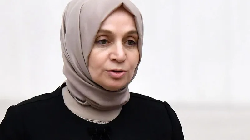 muslumanlari-hedef-alan-chpli-akdogana-ak-partili-ustadan-cok-sert-tepki-bu-siyonizm-agzidir-1715115386741.jpeg Müslümanları hedef alan CHP'li Akdoğan'a AK Partili Usta'dan çok sert tepki: Bu siyonizm ağzıdır-4