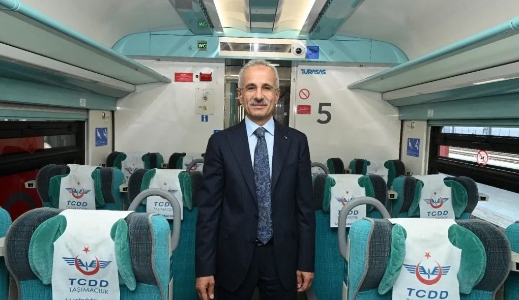 ulastirma-ve-altyapi-bakani-abdulkadir-uraloglu-duyurdu-bayramda-trenlere-18-bin-644-kisilik-ek-kapasite-1778667170837.jpeg Ulaştırma ve Altyapı Bakanı Abdulkadir Uraloğlu.