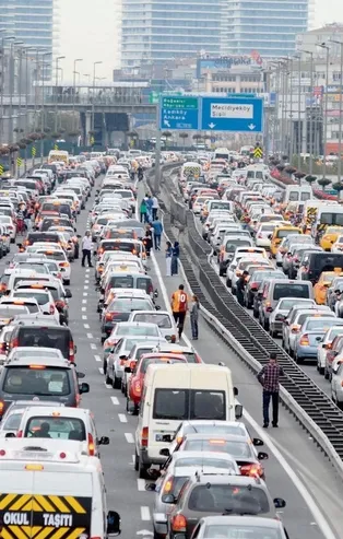 İkinci el araç alım-satımında yeni dönem! Stokçuların elinde patladı! Teker teker fiyat kırıyorlar