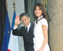 Sarkozy boyunu aştı
