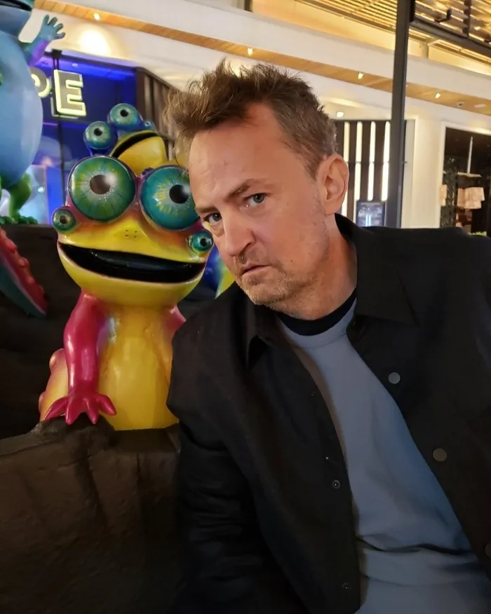 friends-yildizi-matthew-perrynin-olum-sebebi-belli-oldu-abdli-oyuncunun-cansiz-bedeni-jakuzide-bulunmustu-1702719073593.jpg Friends yıldızı Matthew Perry'nin ölüm sebebi belli oldu! ABD’li oyuncunun cansız bedeni jakuzide bulunmuştu-6