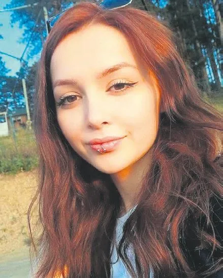 En acı buluşma! Özgecan Aslan'ın ailesi Ceren Özdemir’in ailesine taziye ziyaretinde bulundu-1