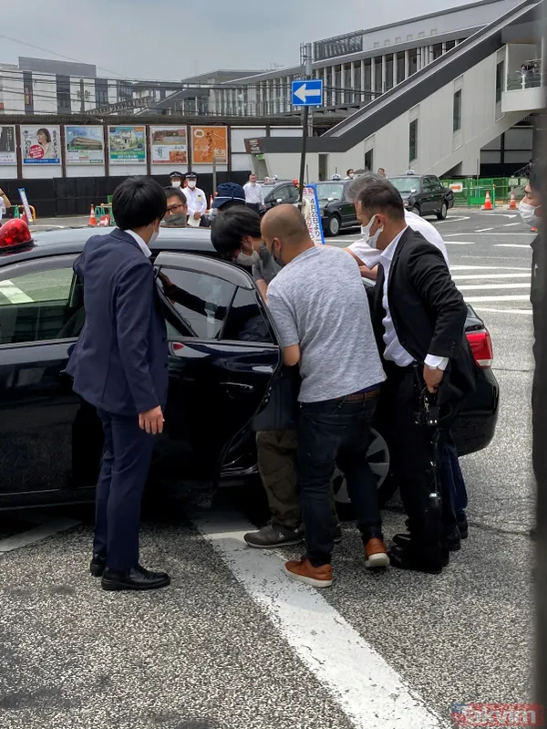 Abe Şinzo'ya saldırıda şok detay! Suikast silahı tahtaya sarılmış 2 boru çıktı - 18