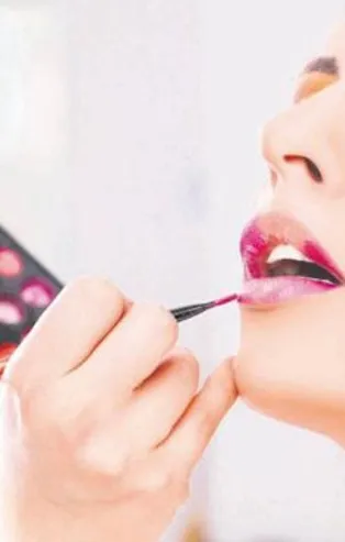 Yüzde yüz servet! Ünlülerin makyözlerinin konser ve düğün makyajlarından para bastığı ortaya çıktı