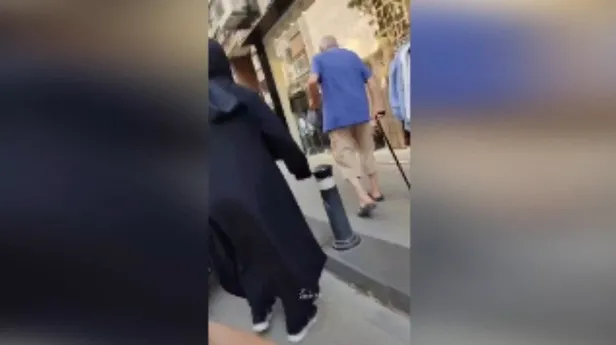 28-subat-artiklari-yine-sahnede-pendikte-yasli-adam-carsafli-kadinlara-hedef-aldi-bu-kadar-kapanmanizin-bir-an-1694100127338.jpeg 28 Şubat artıkları yine sahnede! Pendik’te yaşlı adam çarşaflı kadınlara hedef aldı: Bu kadar kapanmanızın bir anlamı var mı?-6