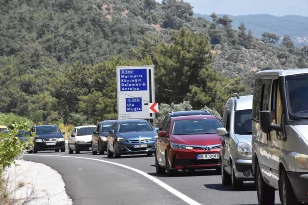 Muğla Akyaka'da tatilciler uzun araç kuyrukları oluşturdu! 3 saatte 30 bin araç geçti-7