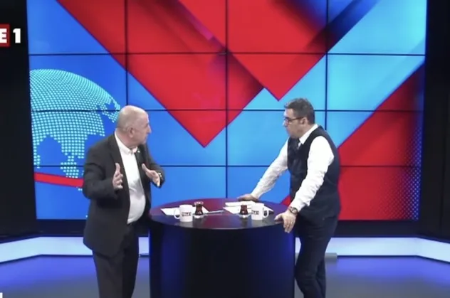 Zafer Partisi Genel Başkanı Ümit Özdağ ile Enver Aysever arasında canlı yayında "Suriyeli" tartışması