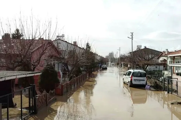 Kırklareli'yi sel vurdu! Kırklareli'nde 19 köy yolu ulaşıma kapatıldı