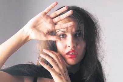 trafikte-yol-verme-kavgasi-yuzunden-tartistigi-kisiye-kursun-yagdiran-sezer-ozturkun-cezasi-belli-oldu-1652393909655.jpeg Trafikte yol verme kavgası yüzünden tartıştığı kişiye kurşun yağdıran Sezer Öztürk'ün cezası belli oldu-9