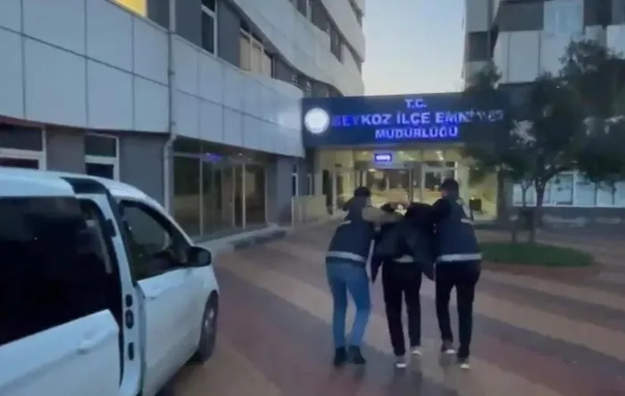 gozyaslari-icinde-yardim-istemisti-ben-olum-tehditleri-aliyorum-diyen-genc-kiz-icin-emniyet-gucleri-harekete-g-1703878797155.jpeg Gözyaşları içinde yardım istemişti! "Ben ölüm tehditleri alıyorum" diyen genç kız için emniyet güçleri harekete geçti: Eski erkek arkadaşı gözaltına alındı-4