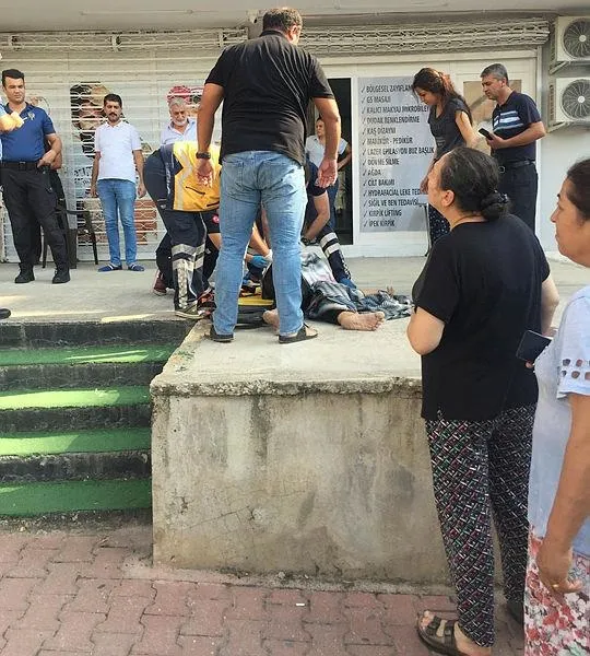 adanada-balkondan-dusen-kadin-hayatini-kaybetti-1663829190851.jpeg