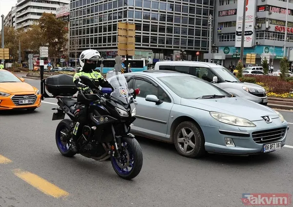 Kadın trafik polisleri Ankara'nın kalbinde trafik düzenini sağlıyor! - 16