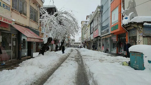 son-dakika-son-54-yilin-en-siddetlisi-gaziantepte-karla-mucadele-suruyor-tag-otoyolu-ulasima-acildi-mi-1642594670495.jpg Son dakika: Son 54 yılın en şiddetlisi! Gaziantep'te karla mücadele sürüyor! TAG Otoyolu ulaşıma açıldı mı?-8