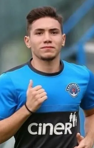 Galatasaray istedi Fenerbahçe kaptı! Genç sol bek imzayı atıyor
