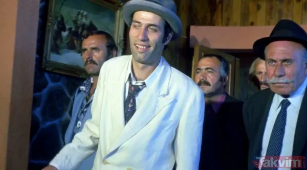 Kemal Sunal bakın ilk hangi filmle ünlü olmuş! Herkes farklı biliyordu! 22 yıl önce uçakta kalp krizi geçirerek ölmüştü! 'Benim sokağa atacak param yok' - 16