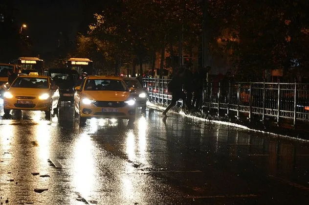 İstanbul'da beklenen yağmur başladı!