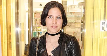 Hülya Avşarın kızı Zehra Çilingiroğlu yeni sevgilisiyle yakalandı! Kaya Çilingiroğlu görüntüler hakkında ne dedi?