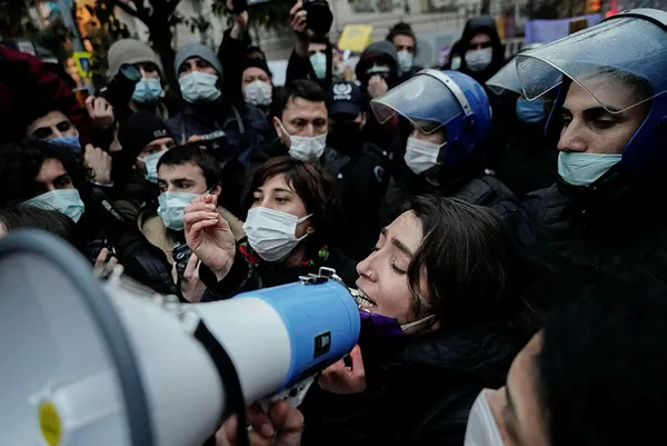 kadikoyde-chpnin-organize-ettigi-istanbul-sozlesmesi-eylemi-duzenlendi-lgbtliler-bayrak-ve-semsiye-acti-1616264412327.jpg Kadıköy'de CHP'nin organize ettiği İstanbul Sözleşmesi eylemi düzenlendi! LGBT'liler bayrak ve şemsiye açtı-6