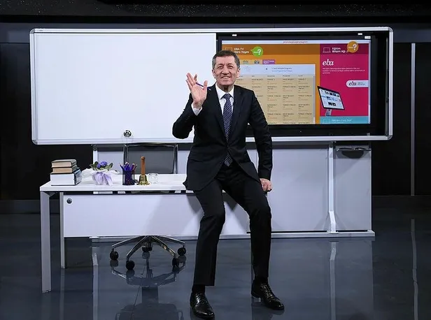 Milli Eğitim Bakanı Ziya Selçuk "ilk ders" için kamera karşısına geçti: TRT-EBA TV'de ders başlıyor-1