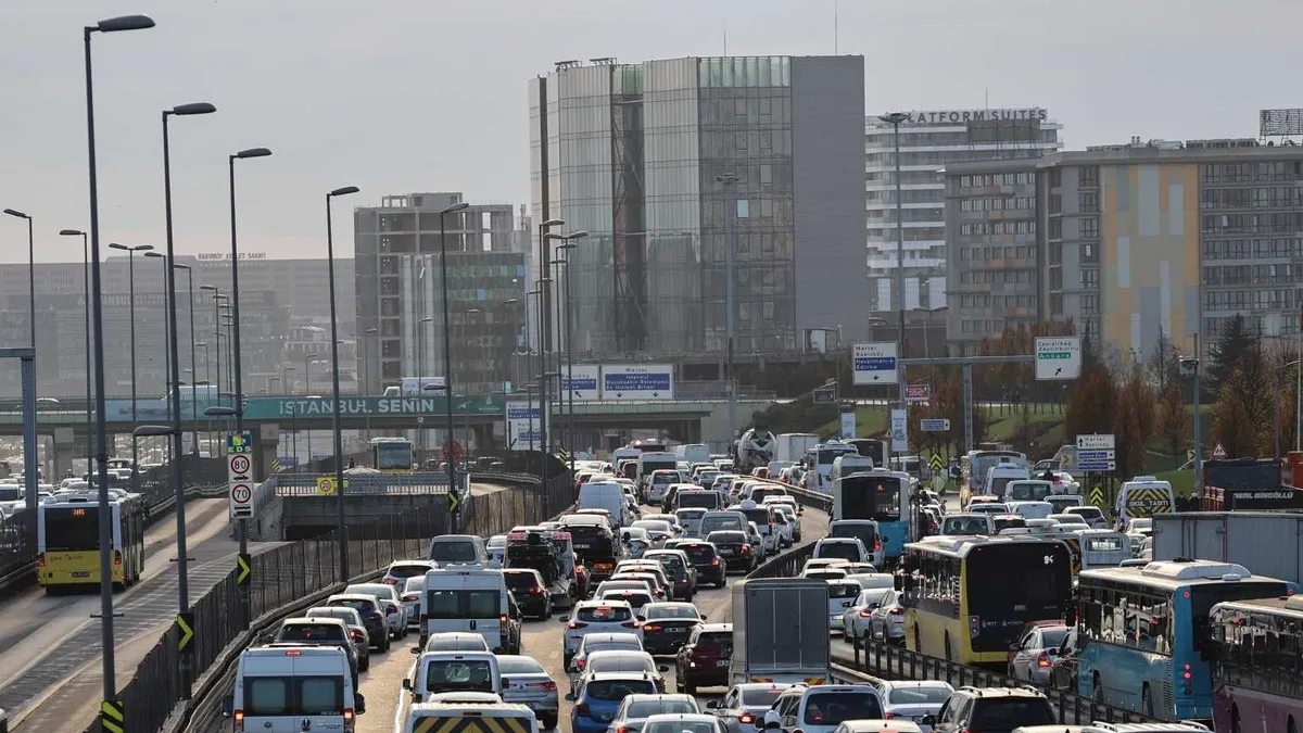 İstanbul’da yarın trafik şaşacak! 3 ilçede hangi yollar kapanacak?
