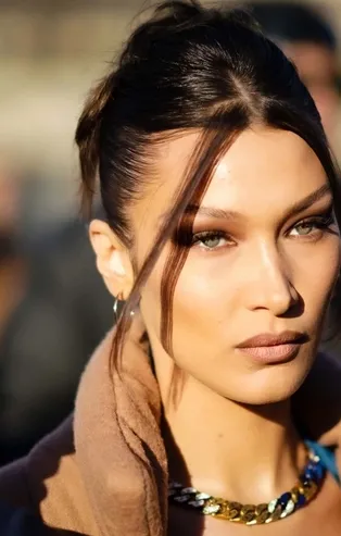 Dünyaca ünlü Filistinli model Bella Hadid'i paylaşmıştı! O cami dolup taşmaya başladı