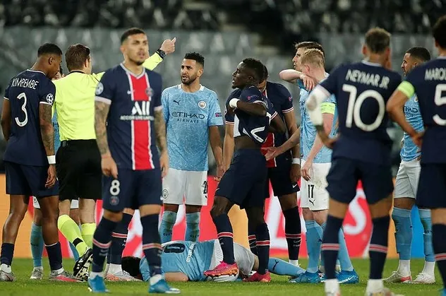 PSG - City maçında insanlık dışı faul! Gueye'den İlkay Gündoğan'a yaptığı hareketle tarihe geçti