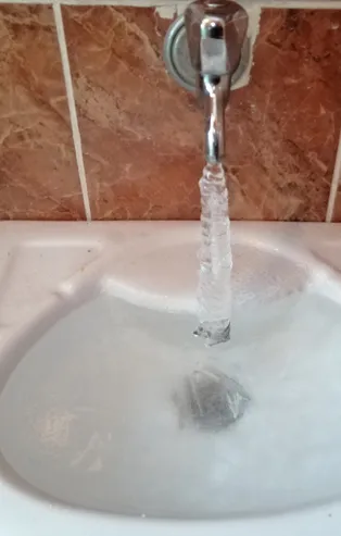 Sivas'ta hava -30'u gördü! Akan sular dondu