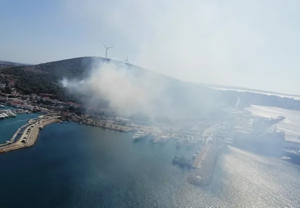 son-dakika-izmir-cesmede-orman-yangini-havadan-ve-karadan-mudahale-1663507978334.jpg SON DAKİKA: İzmir Çeşme'de orman yangını! Havadan ve karadan müdahale-4