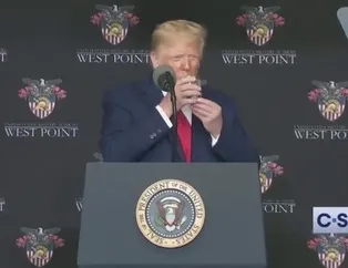 Dünya Trump'ın o hareketini konuşuyor! Beyninde sıkıntı mı var?