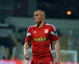 Aatif Chahechouhe artık imzaya kaldı