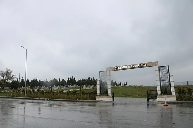2 gün önce gömdüğü babası hastanede karşısına çıkınca bayıldı! Çanakkale'de akılalmaz olay