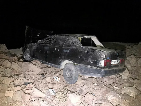 elazigda-otomobil-sarampole-uctu-yaralilar-var-1600887079867.jpg Elazığ'da otomobil şarampole uçtu: Yaralılar var-4