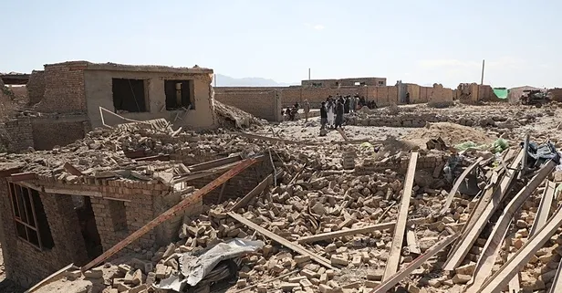 Afganistan-Pakistan sınırı yine karıştı: Kabil bombalandı