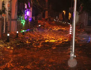 Bodrum'da şiddetli yağmur sokakları göle çevirdi