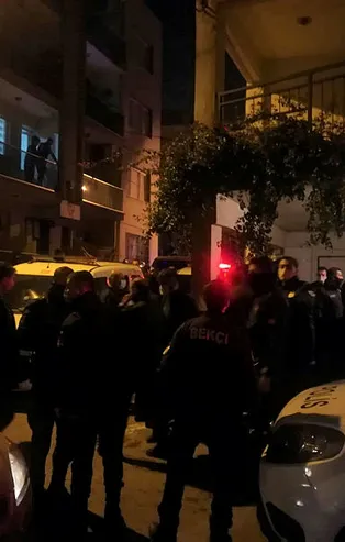 İzmir'de hareketli gece! Mahalleli sokağa döküldü