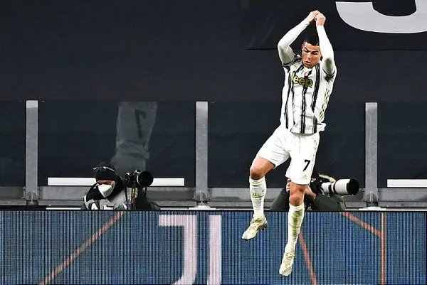 juventus-farkli-kazanirken-cristiano-ronaldo-pelenin-rekorunu-egale-etti-1609712983394.jpg
