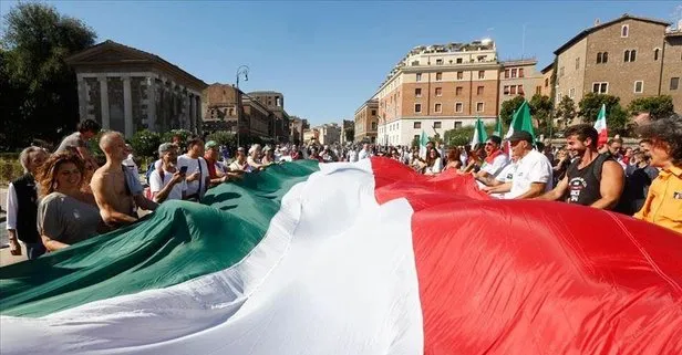 İtalya’da Kovid-19 önlemleri protesto edildi