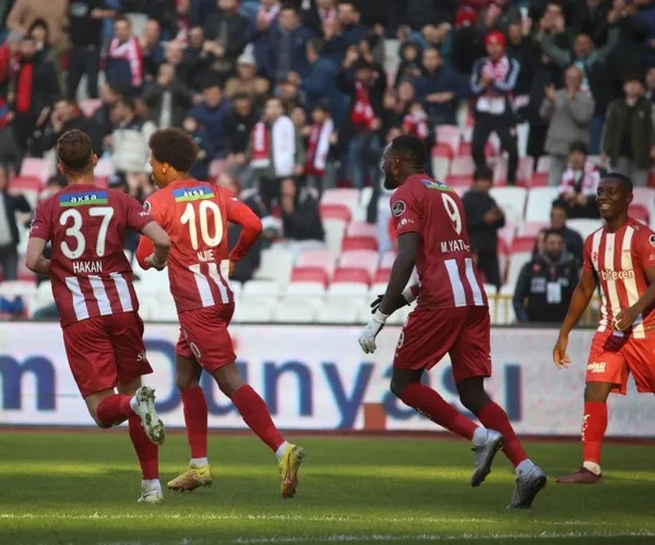sivasspor-umraniyespor-macinda-puanlar-paylasildi-2-2-1668261702930.jpeg Sivasspor - Ümraniyespor maçında puanlar paylaşıldı: 2-2-5