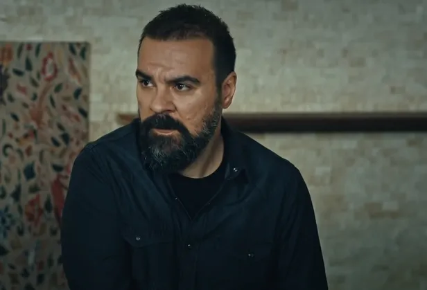 onceki-hasimlar-simdi-dost-eskiya-dunyaya-hukumdar-olmazda-saflar-degisiyor-yaman-yoksa-yeni-kimsesiz-mi-1620471232136.jpg Önceki hasımlar şimdi dost! Eşkıya Dünyaya Hükümdar Olmaz'da saflar değişiyor! Yaman yoksa yeni Kimsesiz mi?-5