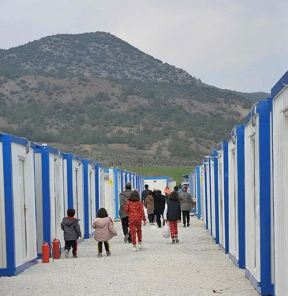 Kalyon Holding deprem bölgesi için seferber oldu! Gaziantep'te dev konteyner kent: Zor günlerin üstesinden birlik ve beraberlikle geleceğiz-1