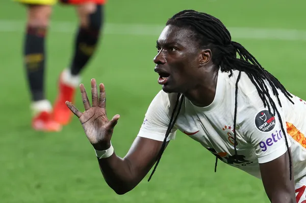 galatasarayli-bafetimbi-gomis-ulkesinin-basininda-gelecegini-konustu-1655210591947.jpg
