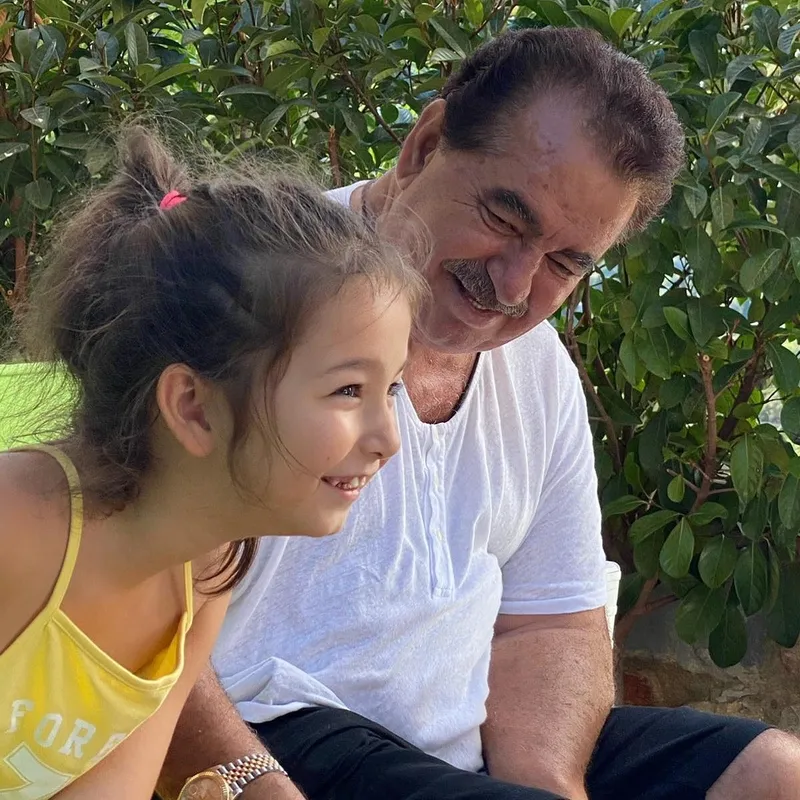 aysegul-yildiz-ve-ibrahim-tatlises-kizlari-icin-bulustu-elif-ada-tatlises-kocaman-oldu-1775289034504.jpg Ayşegül Yıldız ve İbrahim Tatlıses kızları için buluştu! Elif Ada Tatlıses kocaman oldu-6