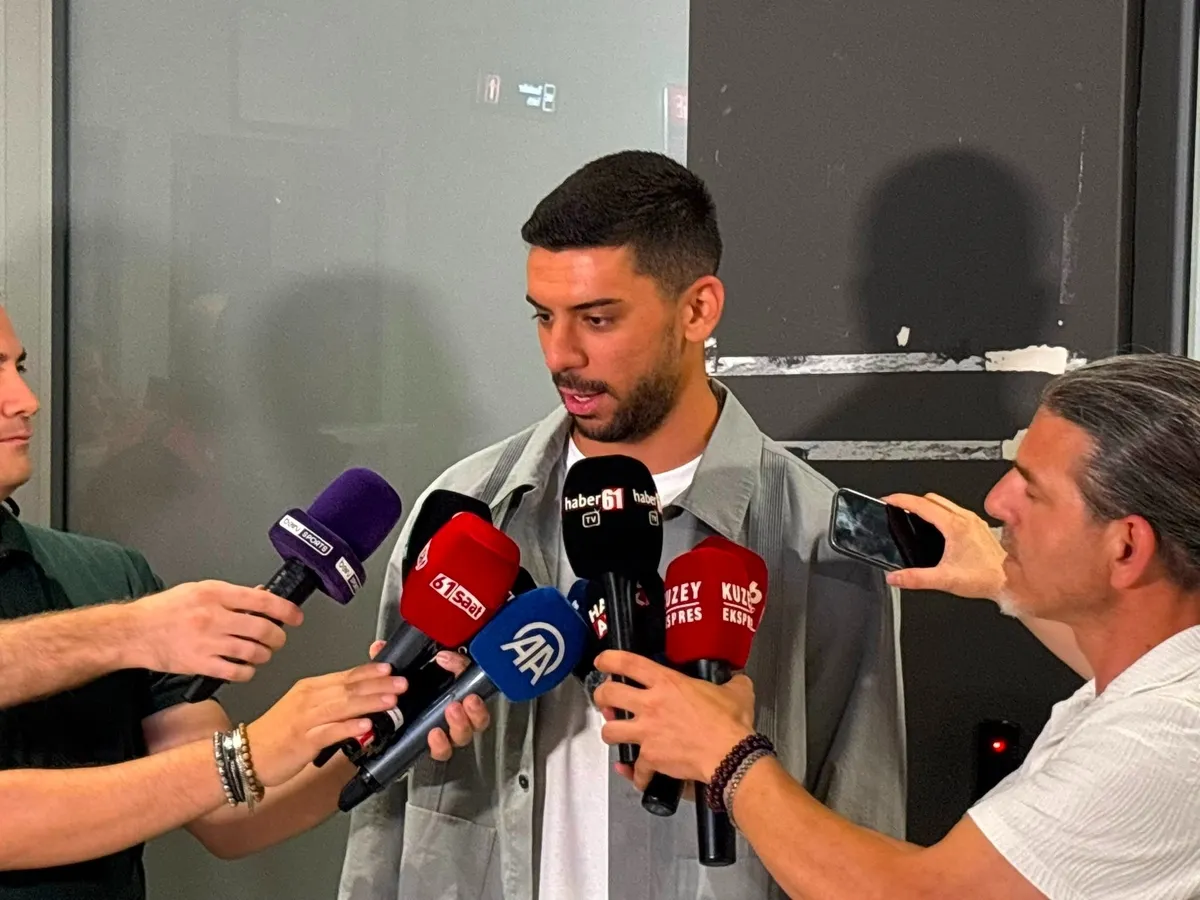 trabzonsporun-yeni-transferi-cenk-ozkacar-trabzona-geldi-1784234146651.jpeg Cenk Özkaçar Trabzonspor’da: Gönlünde 39 numara hedefinde milli takım-4