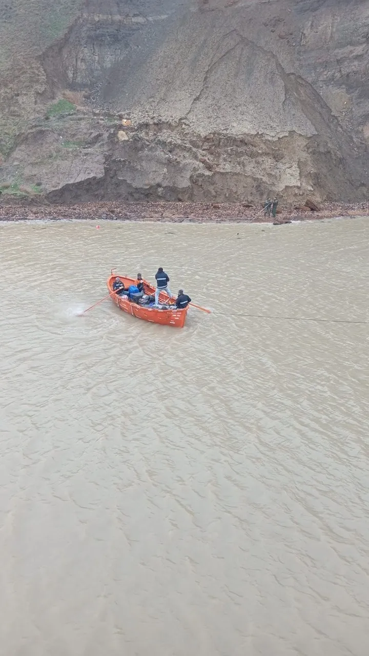 turk-gemisi-kerc-bogazinda-karaya-oturdu-murettebatin-durumu-nasil-1767680585830.jpeg Türk gemisi Kerç Boğazı'nda karaya oturdu: Mürettebatın durumu nasıl?-3