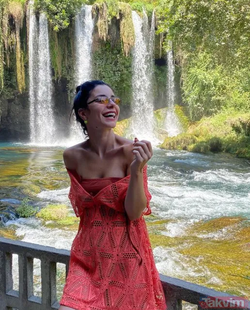 Merve Boluğur derin dekoltesiyle Nişantaşı'nda yakalandı 'Merve sana ne oldu?' dedirtti! 'Ben tutkulu bir kadınım' - 19