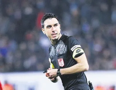 2 hakem kızakta!