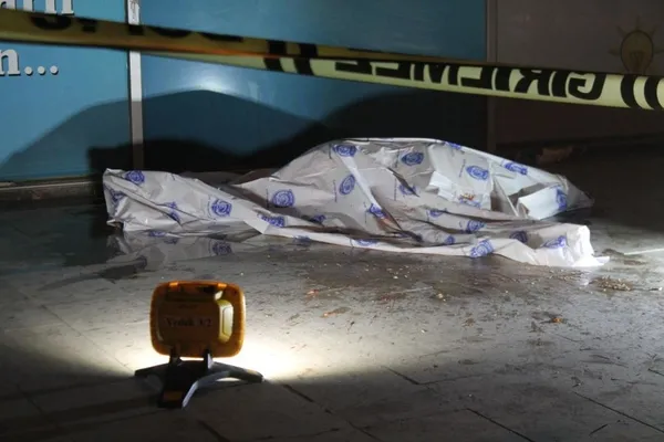 edirnede-feci-olay-5inci-katan-dusen-avukat-hayatini-kaybetti-1689131269411.jpeg Edirne’de feci olay: 5’inci kattan düşen avukat hayatını kaybetti-3