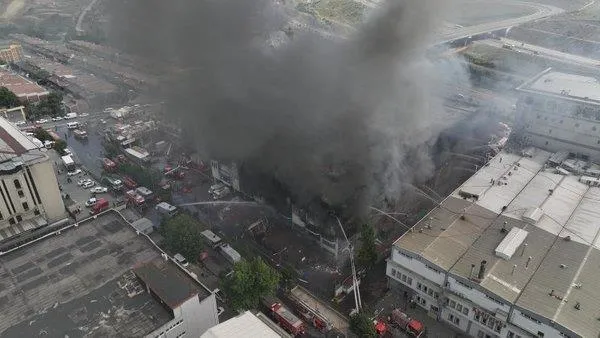 Başakşehir İkitelli Organize Sanayi Bölgesinde yangın! 8 kişi kurtarıldı-2