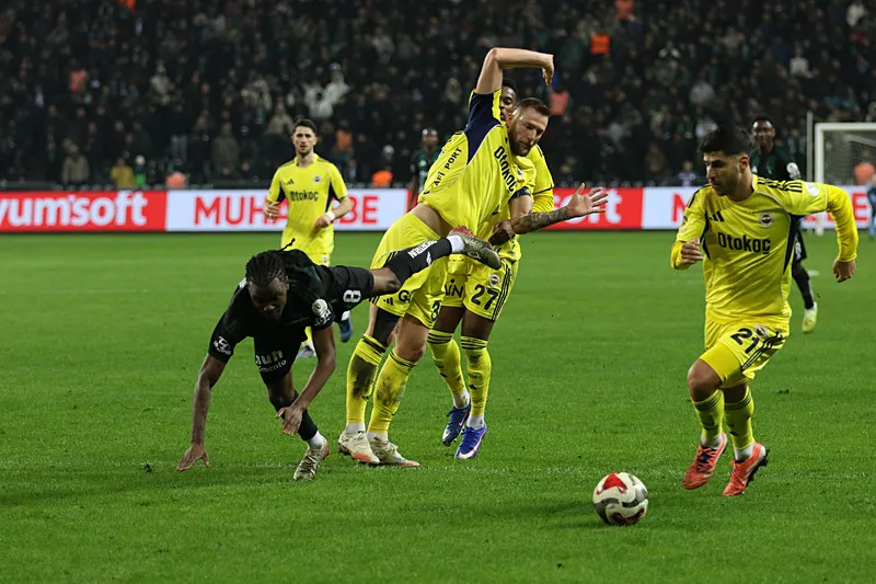 Spor yazarları Kocaelispor - Fenerbahçe maçını değerlendirdi! "Rezil performans" - 9