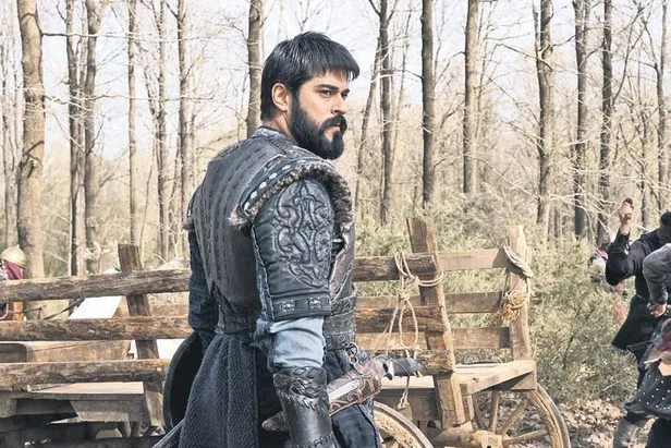 oguzhan-kocla-adim-adim-evlilige-giden-demet-ozdemirden-dugun-cikisi-1649361793852.jpeg Oğuzhan Koç'la adım adım evliliğe giden Demet Özdemir'den düğün çıkışı-13